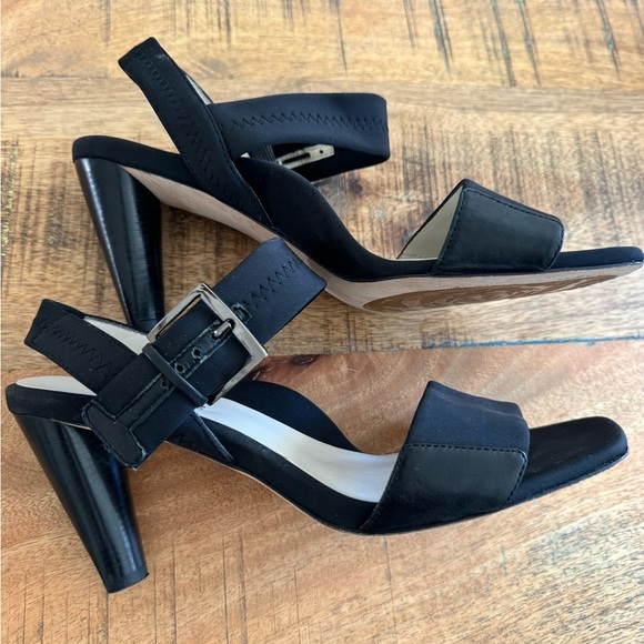 Taryn Rose Black Sandals - Picture 3 of 17